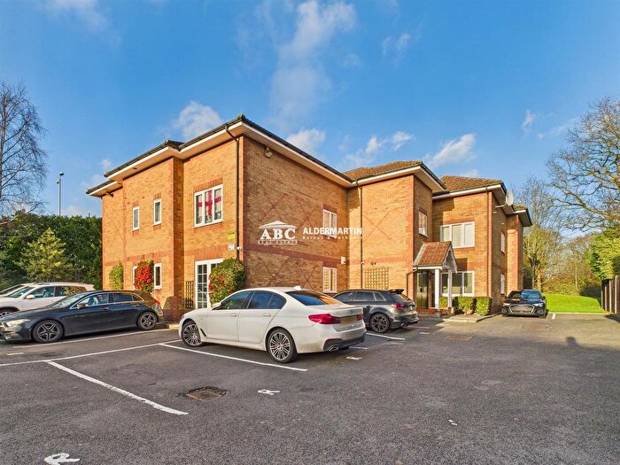 1 Bedroom Flat To Rent In Oakwood Road, Bricket Wood, AL2