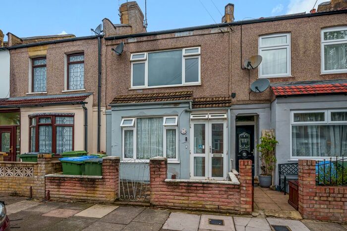 2 Bedroom Flat To Rent In Malton Street, London, SE18