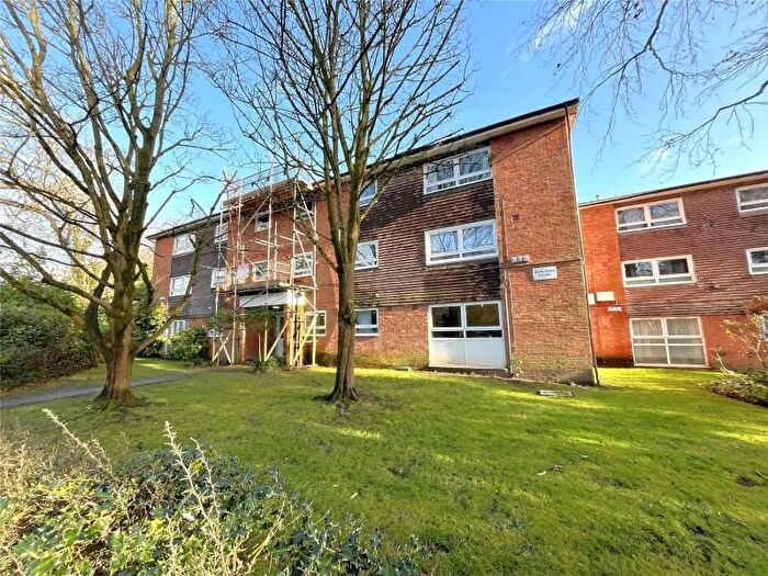 2 Bedroom Flat To Rent In Addlestone, Surrey, KT15