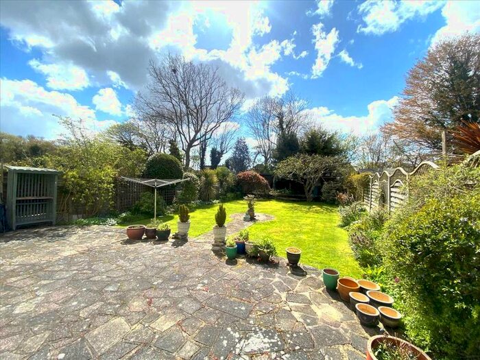 4 Bedroom Detached House To Rent In Buxton Avenue, Leigh-On-Sea, SS9