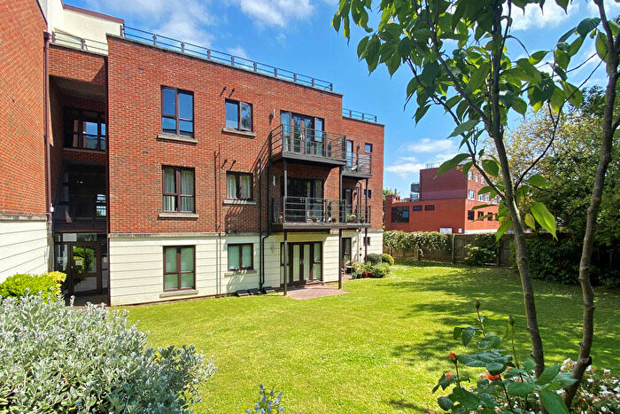 2 Bedroom Apartment To Rent In High Road, South Woodford, E18