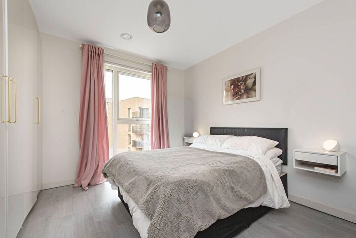 1 Bedroom Flat For Sale In Moorhen Drive, Hendon, London, NW9