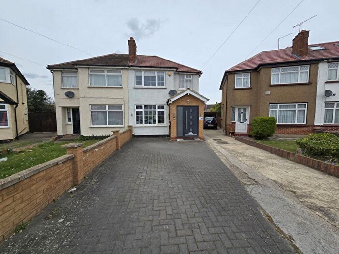 3 Bedroom Semi Detached House For Sale In Seaton Road, Hayes, UB3