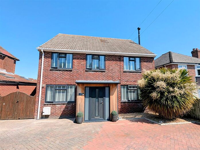 4 Bedroom Detached House For Sale In Coombe Avenue, Weymouth, DT4