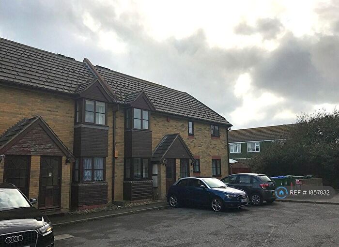 2 Bedroom Flat To Rent In Clayfields, Peacehaven, BN10