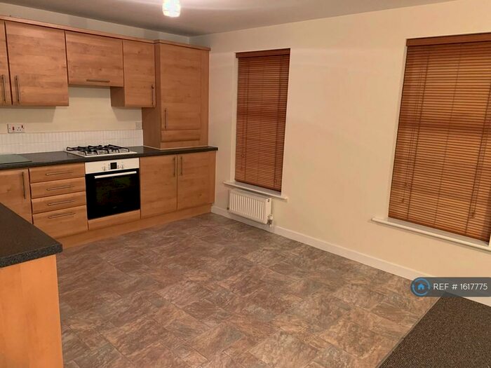 2 Bedroom Flat To Rent In Brierley, Barnsley, S72