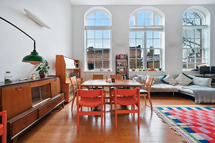 2 Bedroom Flat To Rent In Reed Place, SW4