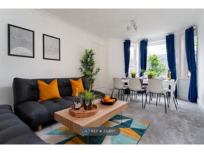 2 Bedroom Flat To Rent In Babbacombe Road, Torquay, TQ1