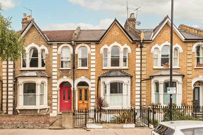 2 Bedroom Flat To Rent In Powerscroft Road, Clapton, E5