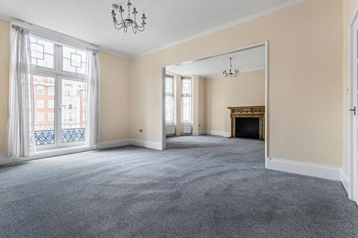 4 Bedroom Flat To Rent In Bickenhall Street, Marylebone, London, W1U