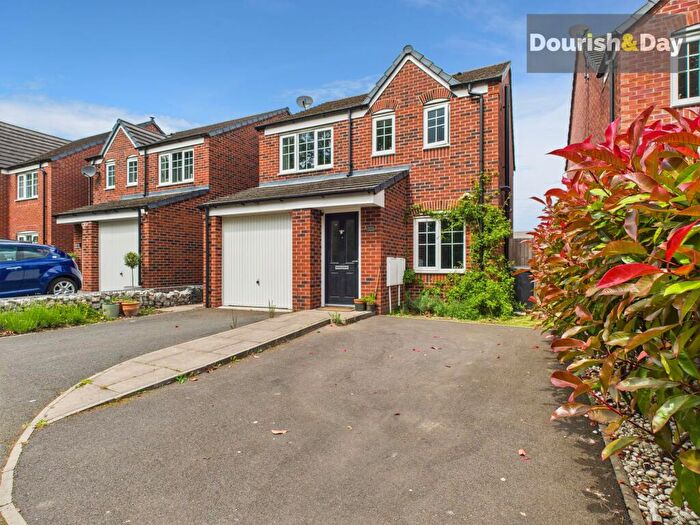 3 Bedroom Detached House For Sale In Macbeth Close, Penkridge, ST19