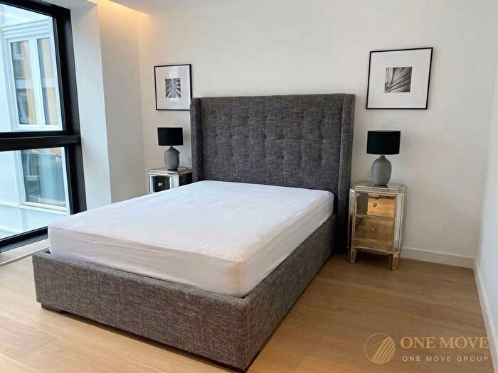 2 Bedroom Flat To Rent In Lincoln Square, London, WC2A