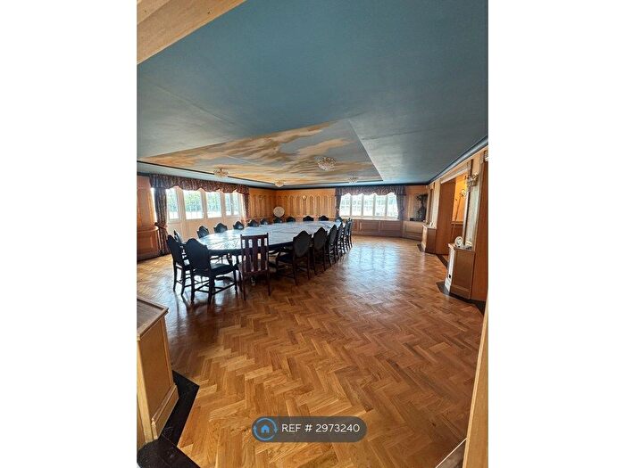 6 Bedroom Detached House To Rent In Grays Park Road, Slough, SL2