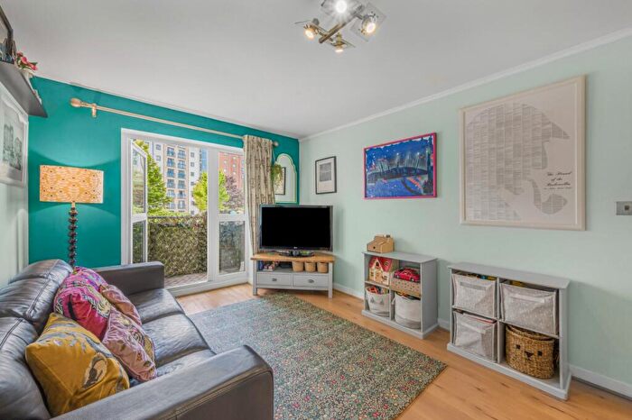 2 Bedroom Flat For Sale In Windmill House, Westferry Road, E14