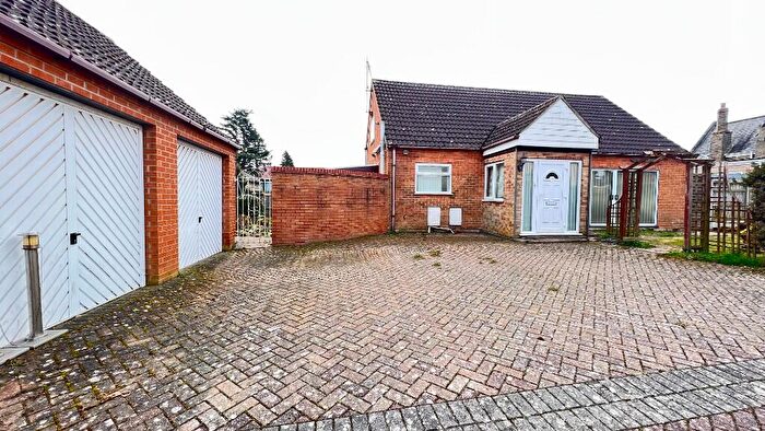 2 Bedroom Chalet For Sale In Kingswood Park, Wisbech, Cambridgeshire, PE13