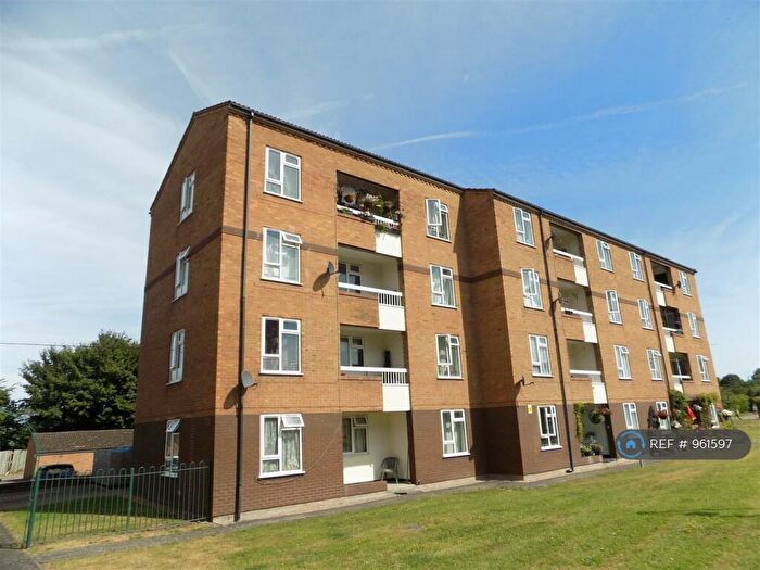 2 Bedroom Flat To Rent In Carnarvon Close, Bingham, Nottingham, NG13