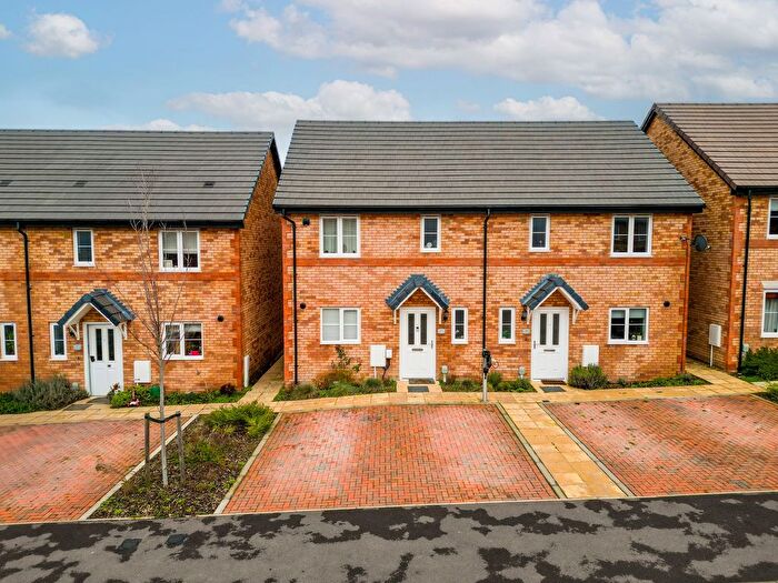 3 Bedroom Semi-Detached House For Sale In Emperor Way, Chinnor, OX39