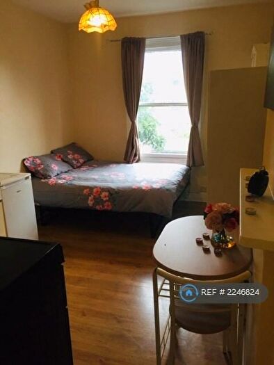Studio To Rent In Dongola Road, London, N17