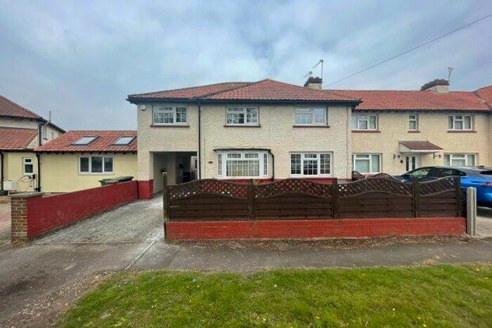 4 Bedroom Semi-Detached House To Rent In Grove Road, Basingstoke, RG21