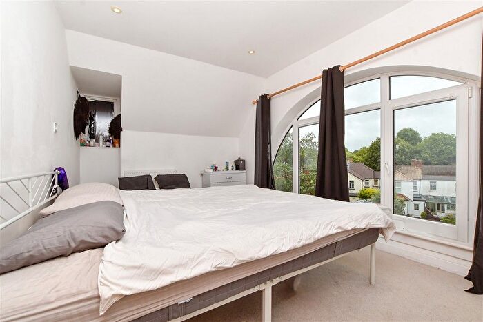 1 Bedroom Flat For Sale In Throwley Way, Sutton, Surrey, SM1