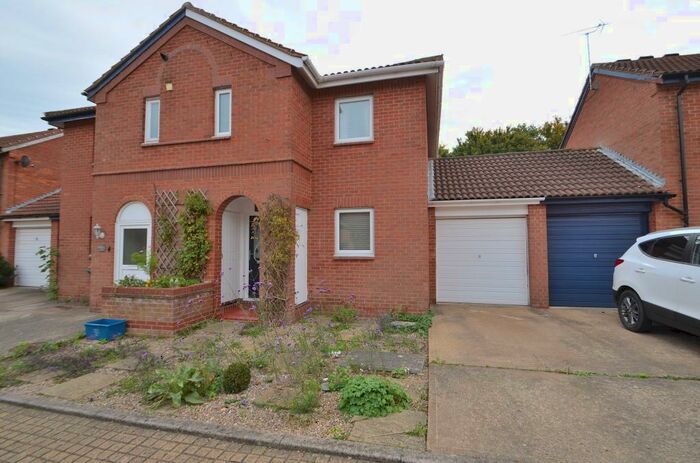 3 Bedroom Semi-Detached House To Rent In Quantock Crescent, Emerson Valley, MK4