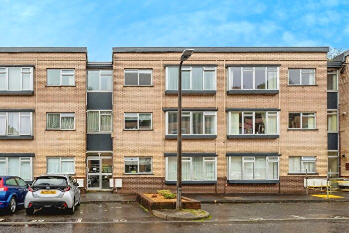 2 Bedroom Flat For Sale In Long Oaks Court, Sketty, Swansea, SA2