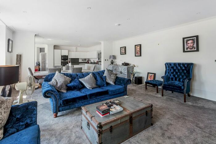 2 Bedroom Flat To Rent In Ref: My - Horsehill, Norwood Hill, RH6