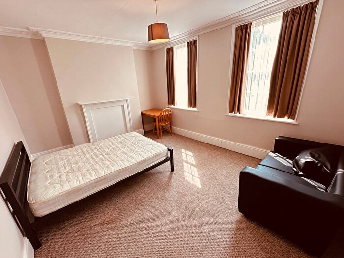 4 Bedroom Maisonette To Rent In Cloudesley Road, London, N1