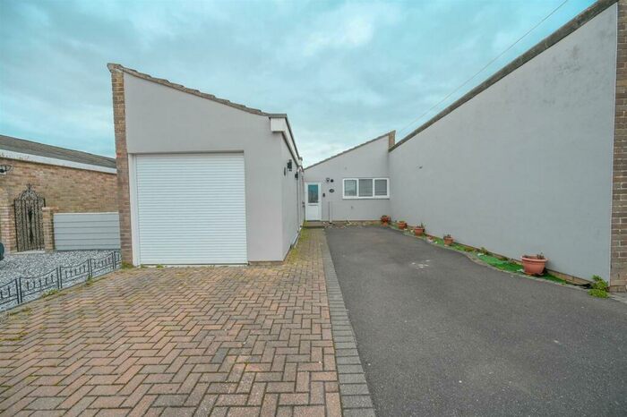 2 Bedroom Terraced Bungalow To Rent In Heron Mead, Pagham, Bognor Regis, PO21