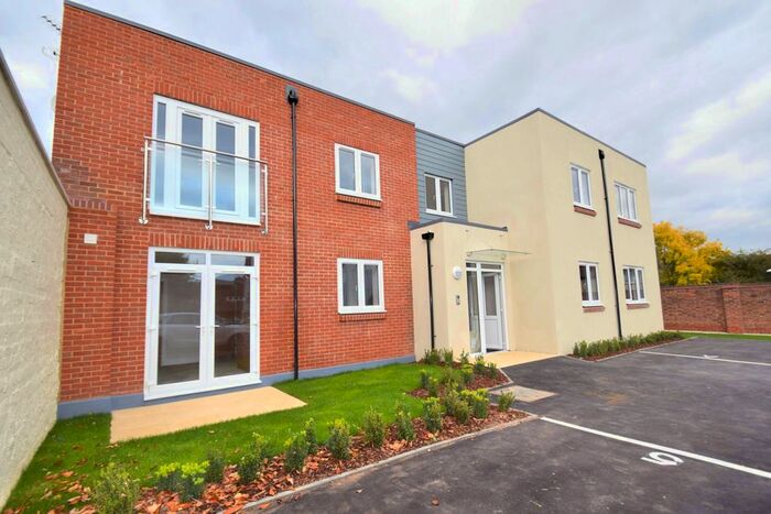 2 Bedroom Flat To Rent In East Street, Rochford, Essex, SS4