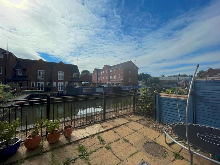 3 Bedroom Town House To Rent In Saracens Wharf, Fenny Stratford Bletchley, Milton Keynes, MK2