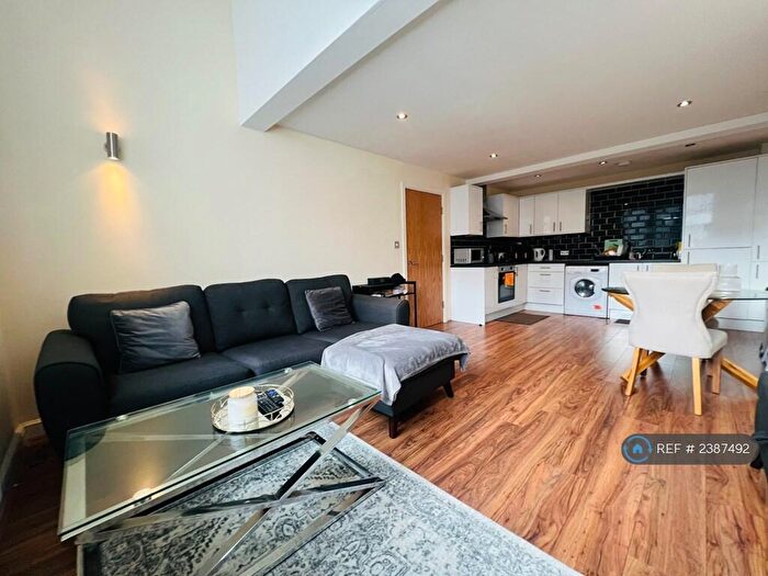 2 Bedroom Flat To Rent In Richardshaw Lane, Pudsey, LS28