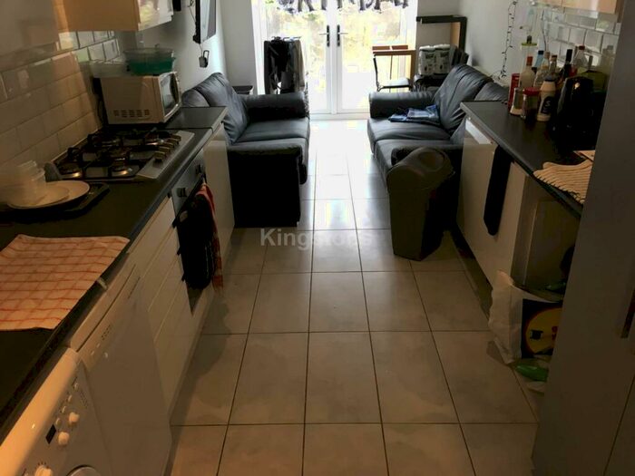 6 Bedroom Terraced House To Rent In Cathays Terrace, Cathays, CF24