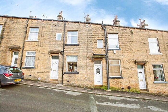 3 Bedroom Terraced House For Sale In Grove Street, Sowerby Bridge, HX6