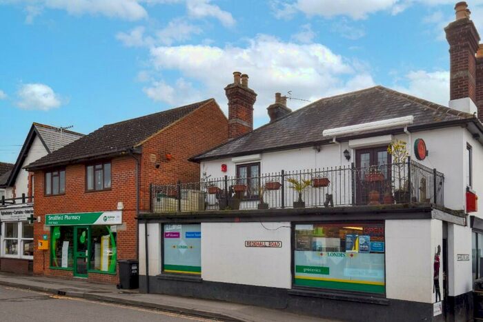 2 Bedroom Flat To Rent In Wheelers Lane, RH6