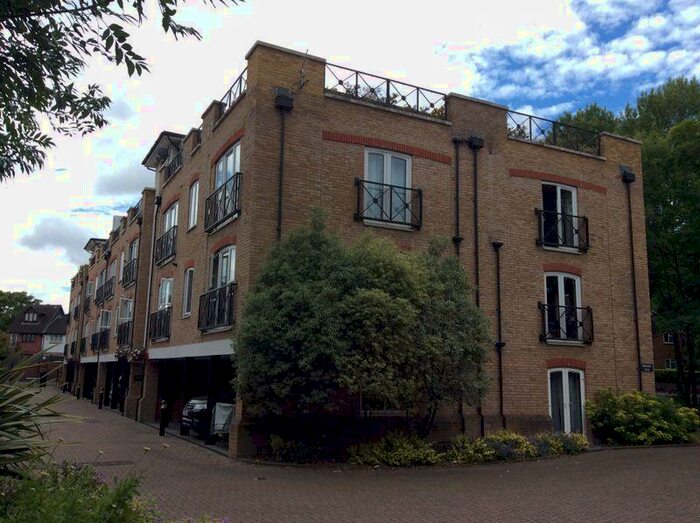 2 Bedroom Flat To Rent In Waterside, Millpond Place, Carshalton, SM5