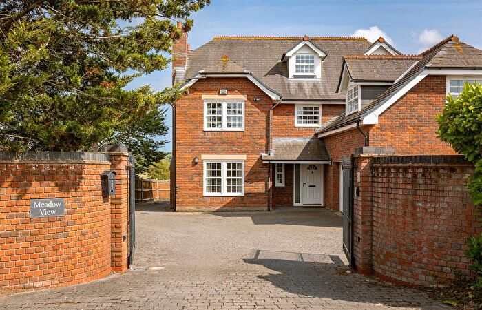 5 Bedroom Property To Rent In Dodnor Lane, Newport, PO30