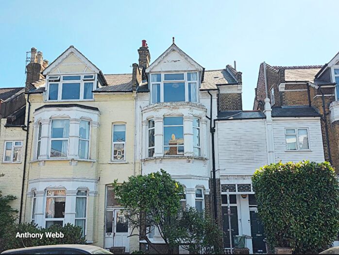 2 Bedroom Flat For Sale In Palmerston Crescent, Wood Green, N22