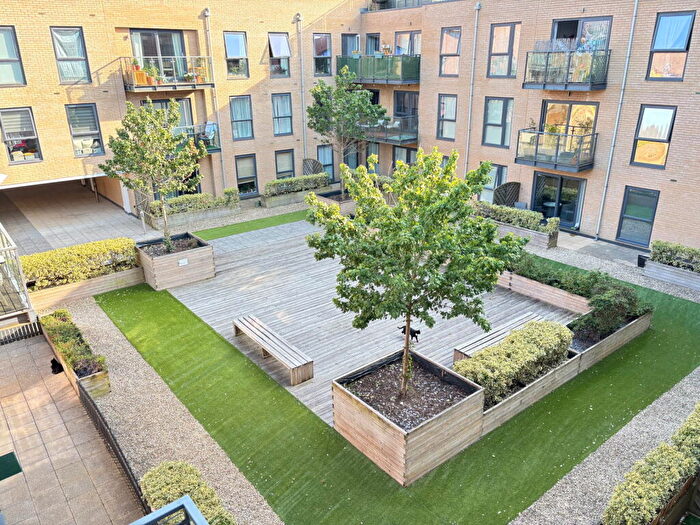 2 Bedroom Apartment For Sale In The Embankment, Nash Mills Wharf, Hemel Hempstead, HP3