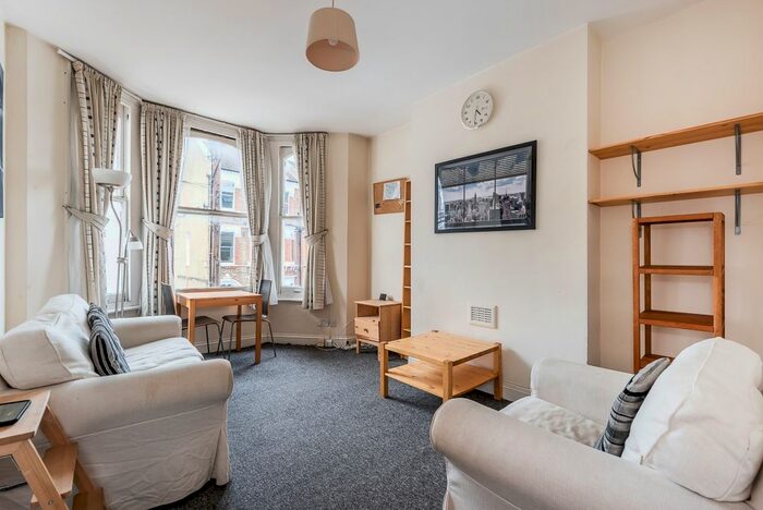 2 Bedroom Flat To Rent In Mayflower Road, London, SW9