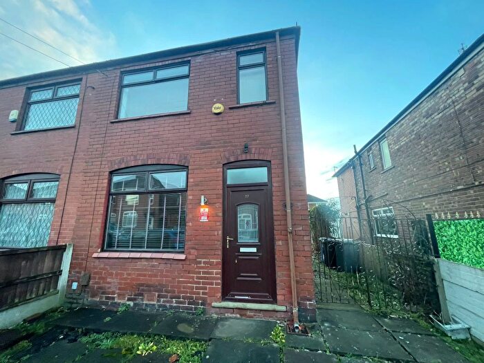 3 Bedroom Semi Detached House To Rent In Easton Road, Manchester, M43