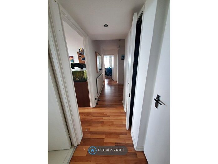 2 Bedroom Flat To Rent In Windmill Court, London, NW2