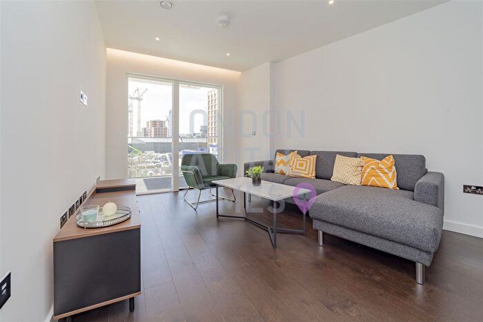 2 Bedroom Flat To Rent In Senate Building, Lanchester Way, London, SW11