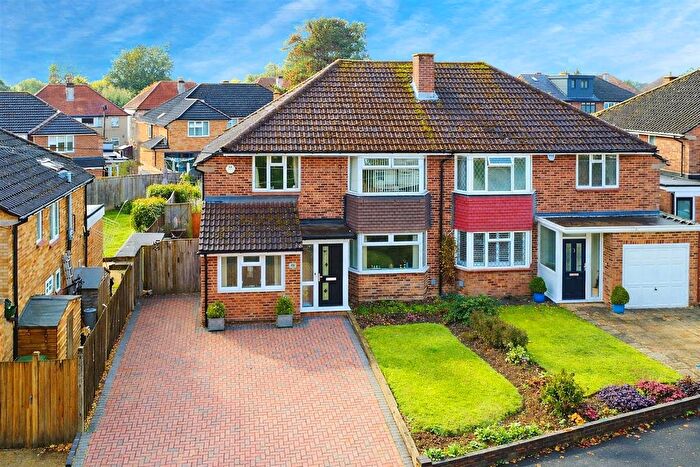 4 Bedroom Semi-detached House For Sale In Warners End Rd, Hemel Hempstead, HP1