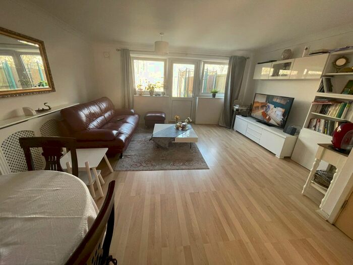 3 Bedroom Town House To Rent In Lapwing Terrace, Hampton Road, Forest Gate, E7