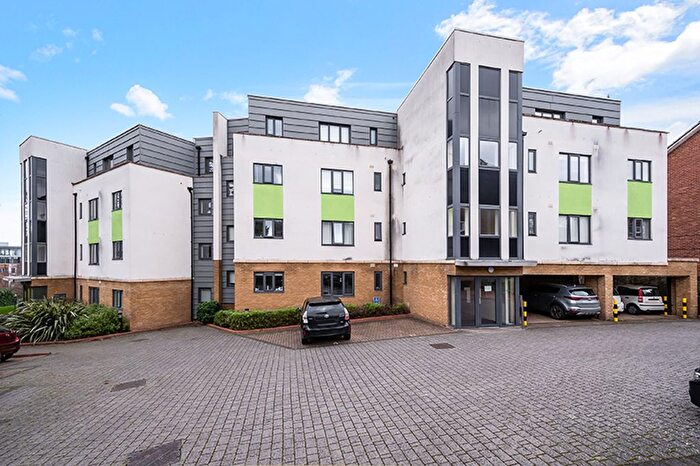 2 Bedroom Flat For Sale In Hythe Road, Surbiton, KT6