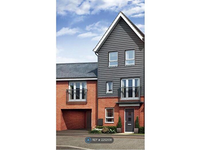 4 Bedroom Semi-Detached House To Rent In Cranmore Circle, Broughton, Milton Keynes, MK10