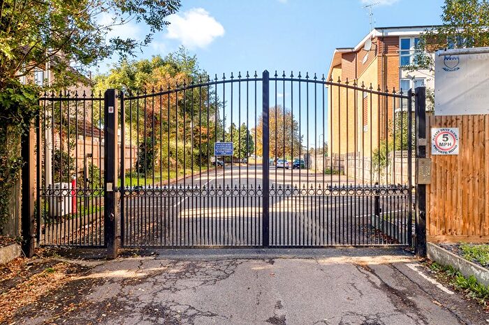 2 Bedroom Flat For Sale In Mollison Drive, Wallington, SM6