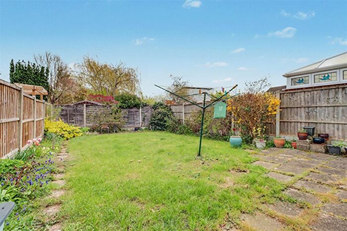 4 Bedroom Semi-Detached House For Sale In Viking Way, Runwell, Wickford, SS11