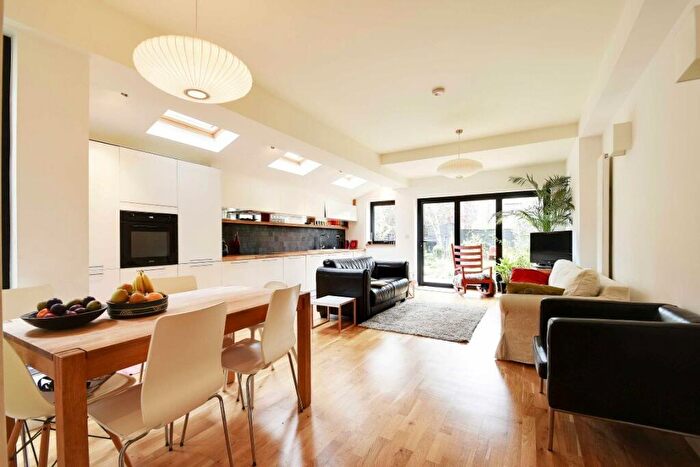 2 Bedroom Apartment To Rent In Mayfield Road, Crouch End, London, N8